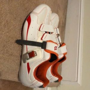 size 44 Peloton spin shoes w/ cleats!